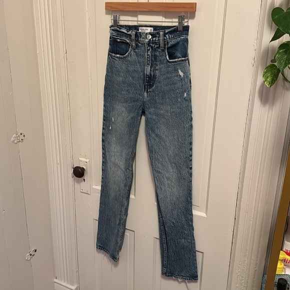 Abercrombie & Fitch The 90’s Straight Ultra High Rise Acid Wash Distressed Jean - Picture 4 of 8